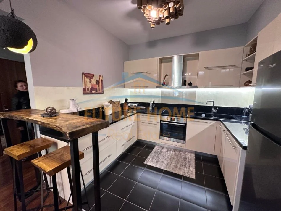 Tirane, shitet apartament 2+1+Ballkon Kati 1, 93 m² 185.000 € (Kopshti Zologjik)