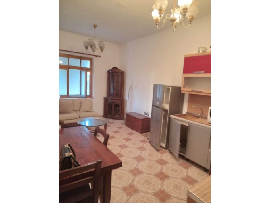 Tirane, jepet me qera apartament 2+1 Kati 5, 100 m² 600 € (Bllok)