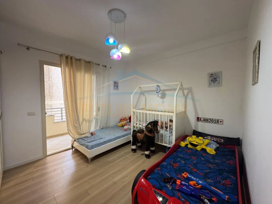 Tirane, shitet apartament 2+1+Ballkon Kati 1, 88 m² 117.000 € (Fresk)