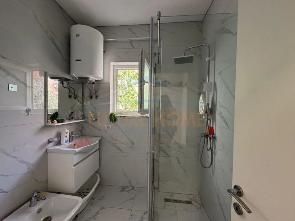 Tirane, shitet apartament 2+1+Ballkon Kati 1, 88 m² 117.000 € (Fresk)