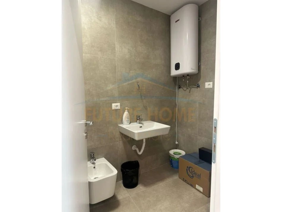 Tirane, jepet me qera apartament 1+1+Aneks+Ballkon Kati 2, 79 m² 1.150 € (Rruga e Kosovareve)