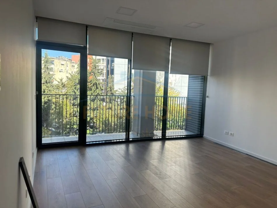 Tirane, jepet me qera apartament 1+1+Aneks+Ballkon Kati 2, 79 m² 1.150 € (Rruga e Kosovareve)