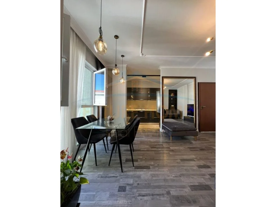 Tirane, shitet apartament 2+1+Ballkon Kati 4, 102 m² 230.000 € (Liqeni That)