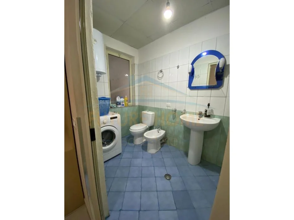 Tirane, jepet me qera apartament 2+1 Kati 3, 90 m² 400 € (Fresku)