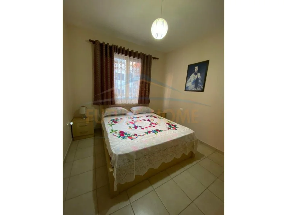 Tirane, jepet me qera apartament 2+1 Kati 3, 90 m² 400 € (Fresku)