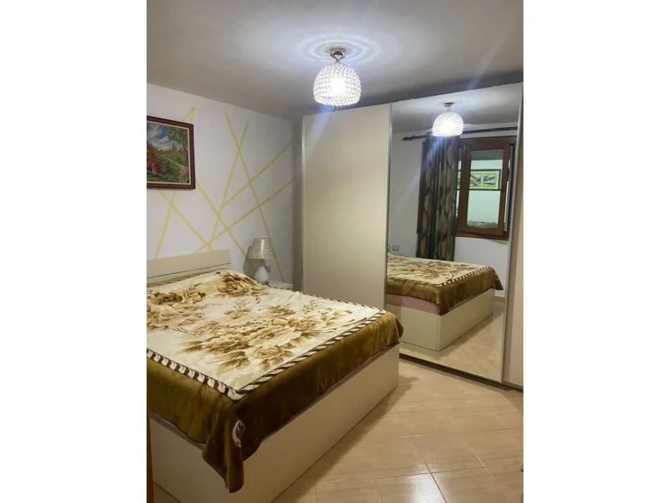 Tirane, jepet me qera shtepi 2+1 Kati 1, 100 m² 500 € (KOMISARIATI NR I TIRANE)