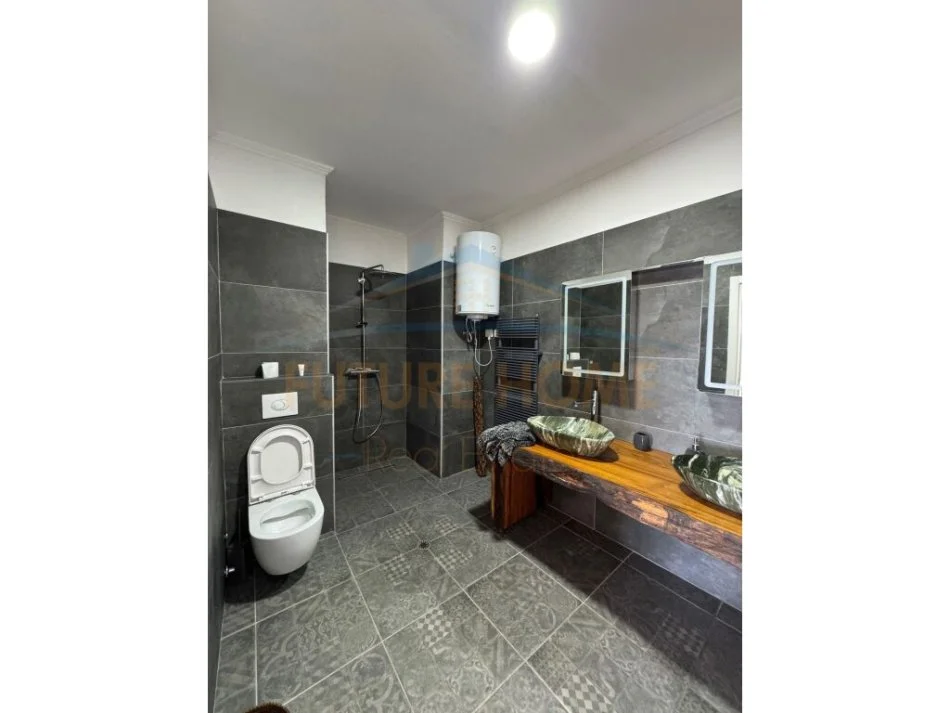 Durres, shitet apartament 1+1+Ballkon Kati 14, 134 m² 195.000 € (SHKEMBI KAVAJES,DURRES)