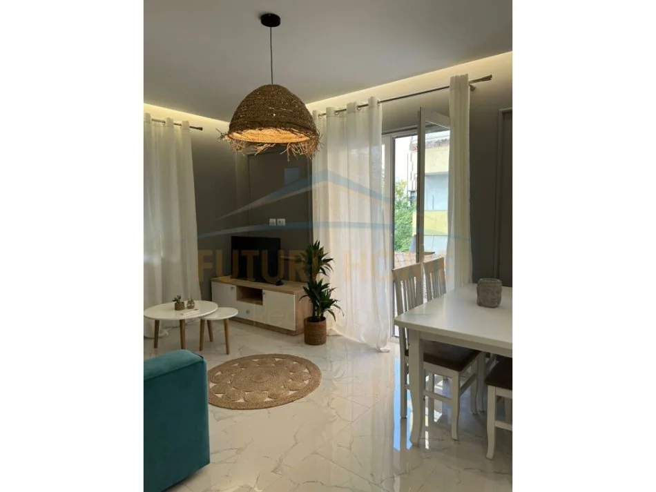 Tirane, jepet me qera 2+1 Kati 5, 70 m² 850 € (Myslym Shyri)