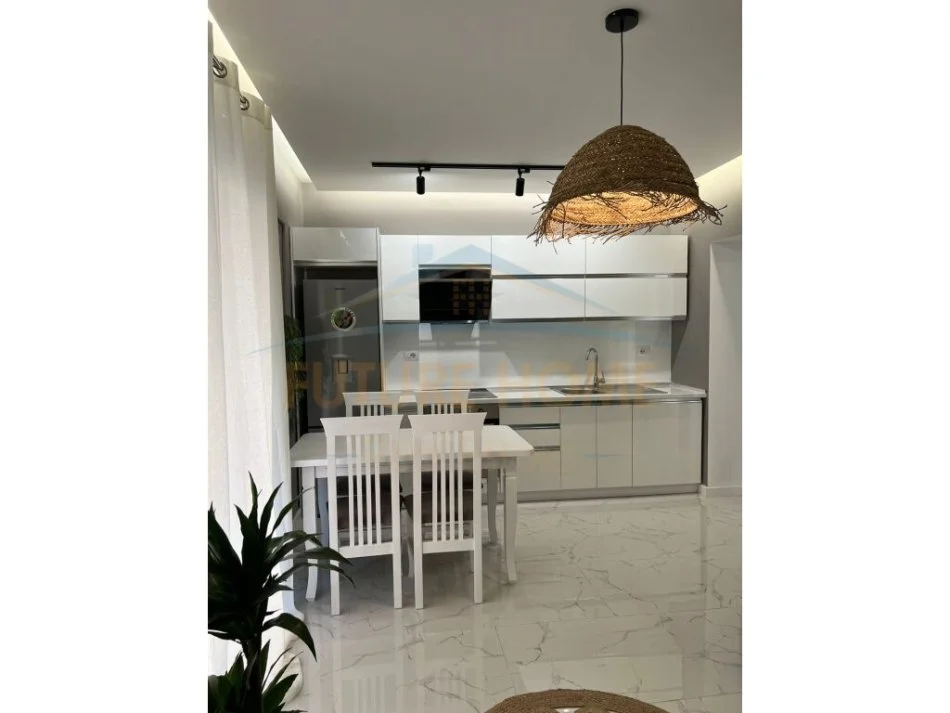 Tirane, jepet me qera apartament 1+1 Kati 5, 70 m² 900 € 