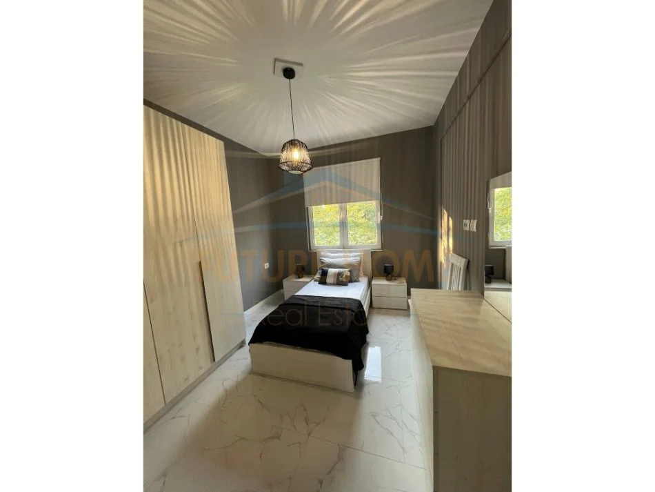 Tirane, jepet me qera apartament 1+1 Kati 5, 70 m² 900 € 