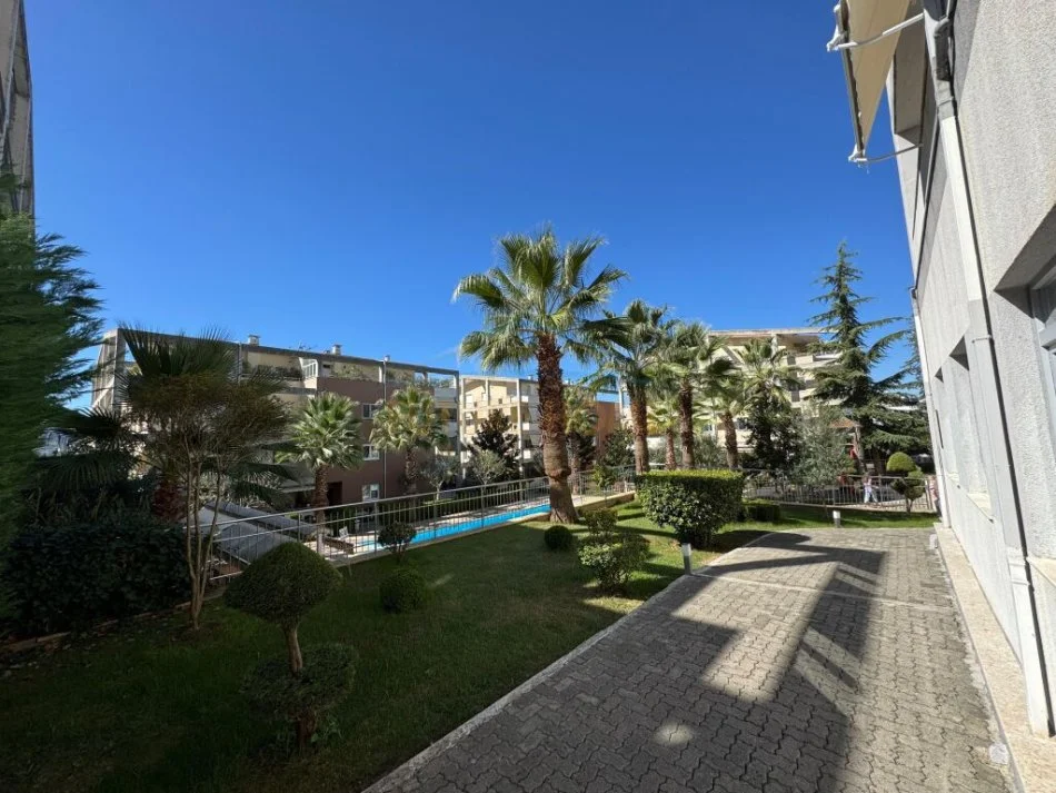 Tirane, shitet apartament 3+1+Aneks+Ballkon Kati 3, 165 m² 450.000 € (Sauk)