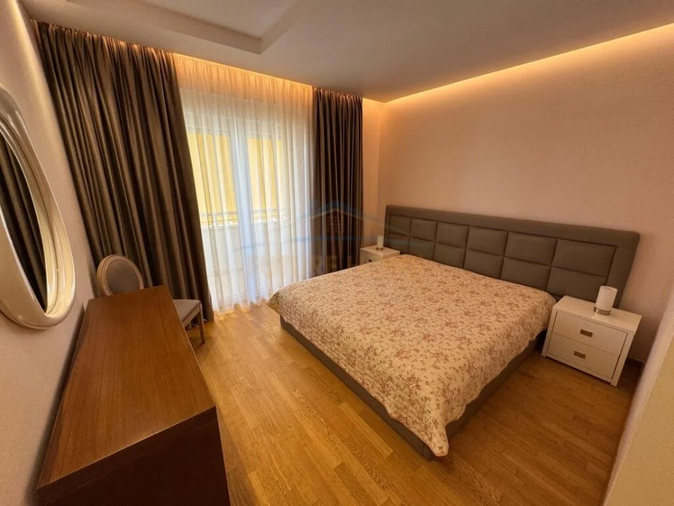 Tirane, shitet apartament 3+1+Aneks+Ballkon Kati 3, 165 m² 450.000 € (Sauk)