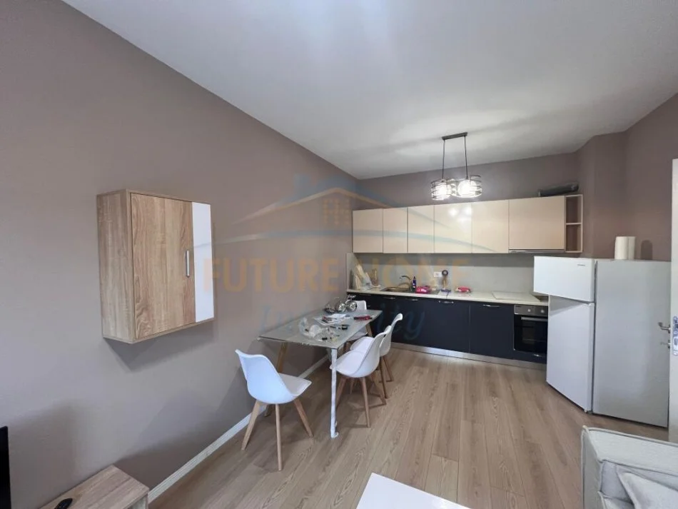 Tirane, jepet me qera apartament 1+1+Ballkon Kati 2, 60 m² 500 € (Kompleksi Asl2)