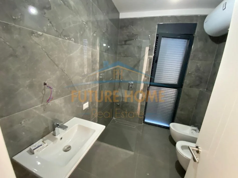 Tirane, jepet me qera apartament 1+1+Ballkon Kati 1, 71 m² 400 € (Selite)