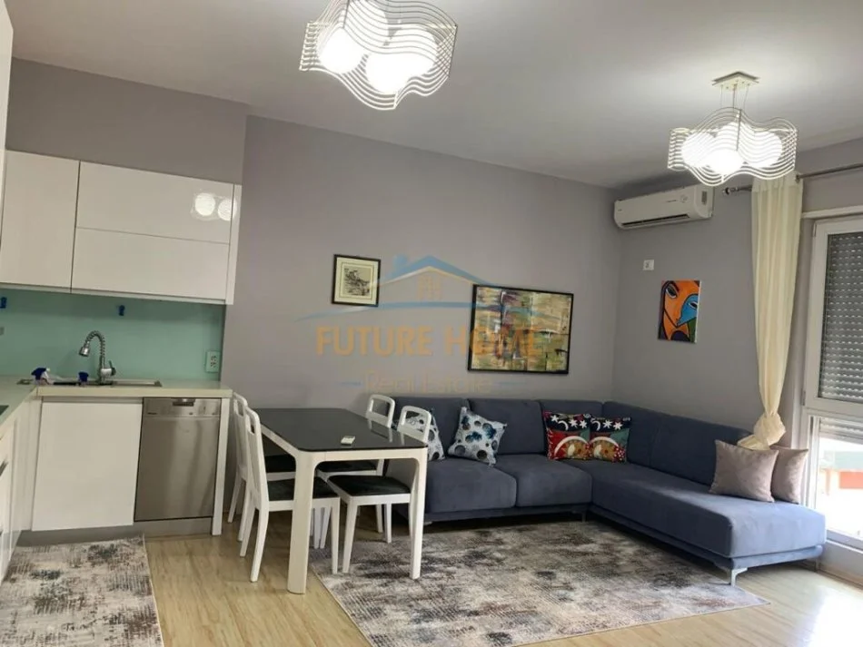 Tirane, jepet me qera apartament 2+1+Ballkon Kati 4, 75 m² 700 € (Myslym Shyri)