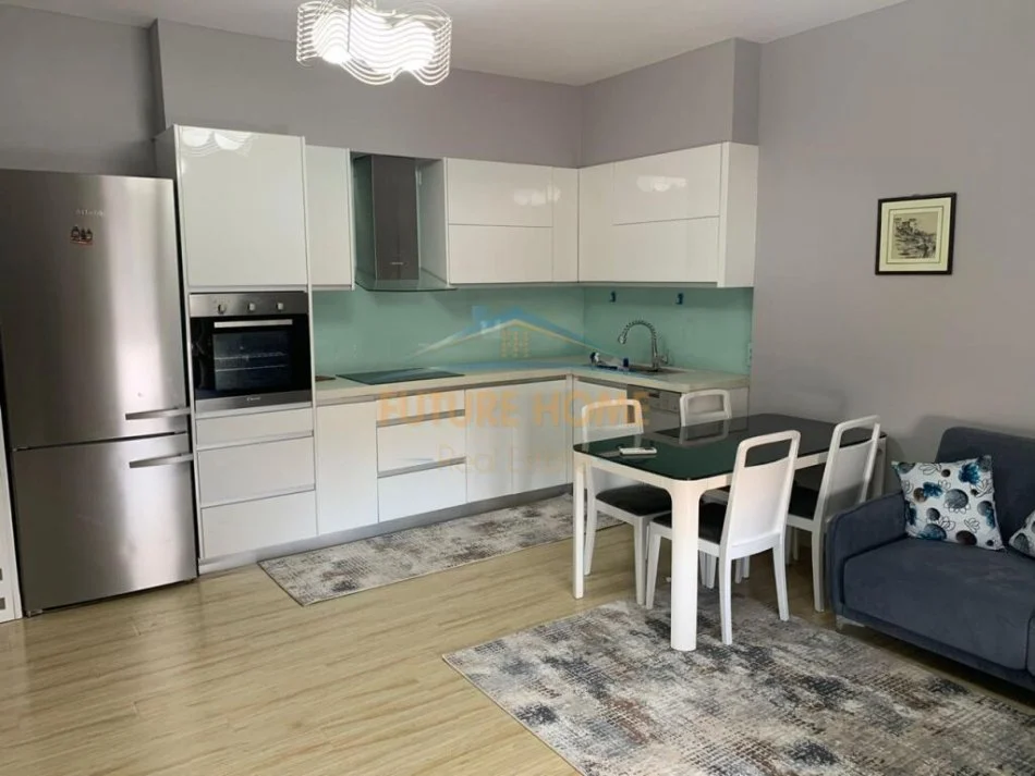 Tirane, jepet me qera apartament 2+1+Ballkon Kati 4, 75 m² 700 € (Myslym Shyri)