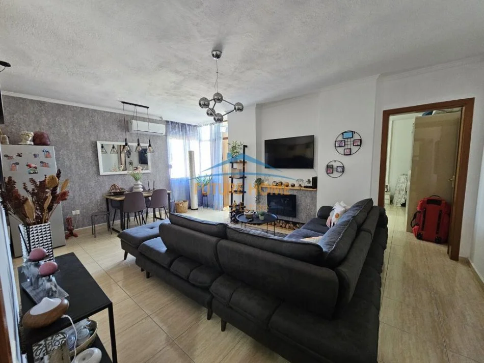 Tirane, jepet me qera apartament 1+1+Ballkon Kati 11, 80 m² 650 € (Qera, Apartament 1+1, Rruga e Bogdaneve, Tiranë.)