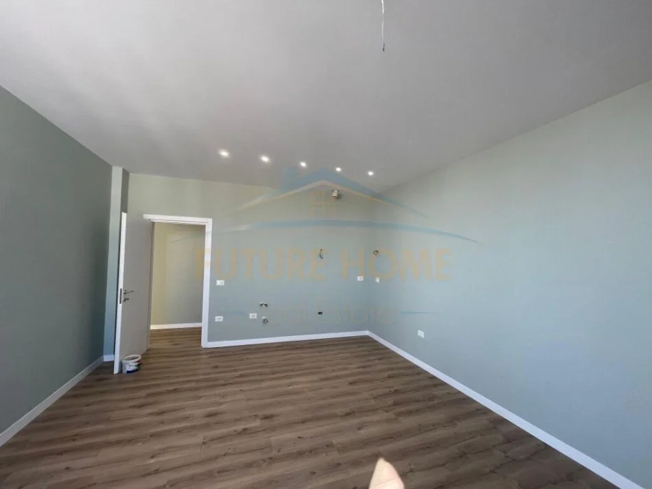 Durres, shitet apartament 2+1+Ballkon Kati 9, 74 m² 130.000 € (Ish Rajoni Durres)