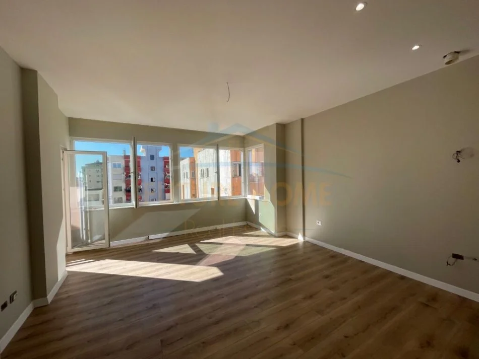 Durres, shitet apartament 1+1 Kati 9, 51 m² 75.000 € (Kazazi,Durres)