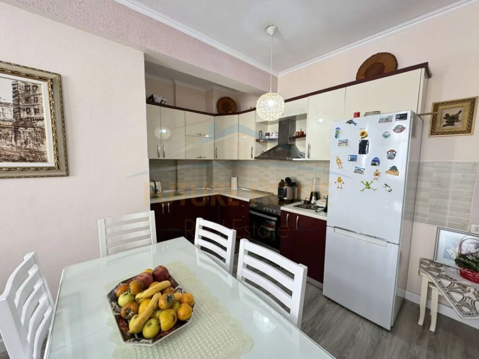 Tirane, shitet apartament 2+1 Kati 7, 81 m² 129.000 € (YZBERISHT)