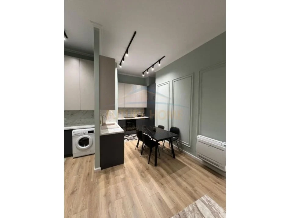 Tirane, jepet me qera apartament 1+1 Kati 1, 70 m² 650 € (Rruga e Dibres)