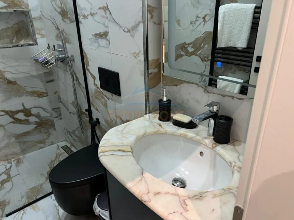 Tirane, jepet me qera apartament 1+1 Kati 1, 70 m² 650 € (Rruga e Dibres)