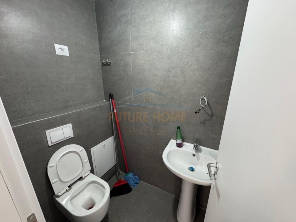 Tirane, jepet me qera ambjent biznesi Kati 0, 27 m² 500 € 