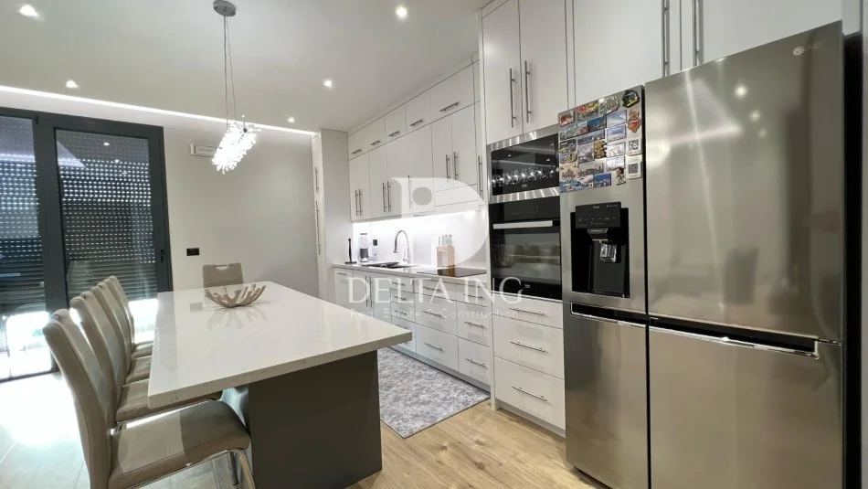 Tirane, shitet apartament 3+1 Kati 2, 145 m² 450.000 € (TEG)