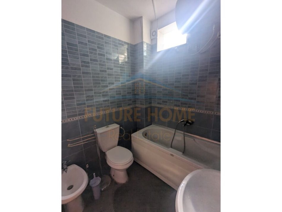 Tirane, jepet me qera apartament 2+1 Kati 1, 107 m² 600 € (Rruga Riza Cerova)
