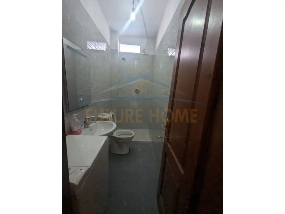 Tirane, jepet me qera apartament 2+1 Kati 1, 107 m² 600 € (RRUGA RIZA CEROVA)