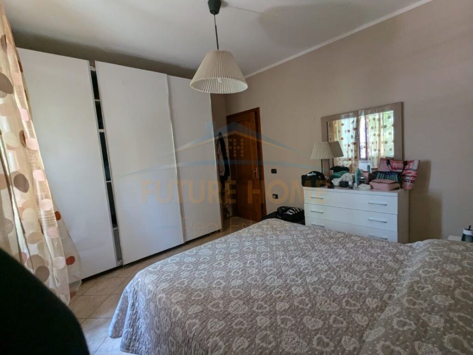 Tirane, jepet me qera apartament 2+1 Kati 1, 107 m² 600 € (Rruga Riza Cerova)