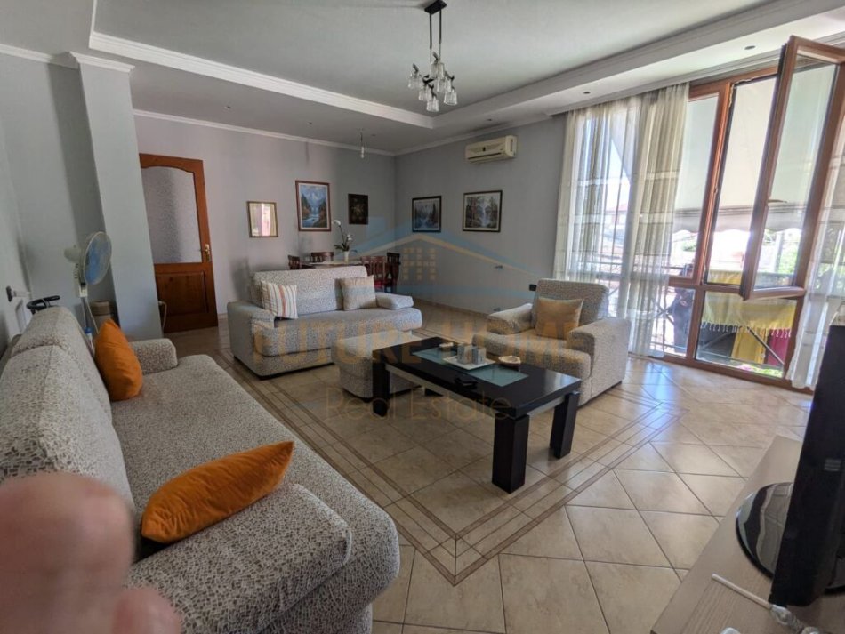 Tirane, jepet me qera apartament 2+1 Kati 1, 107 m² 600 € (Rruga Riza Cerova)