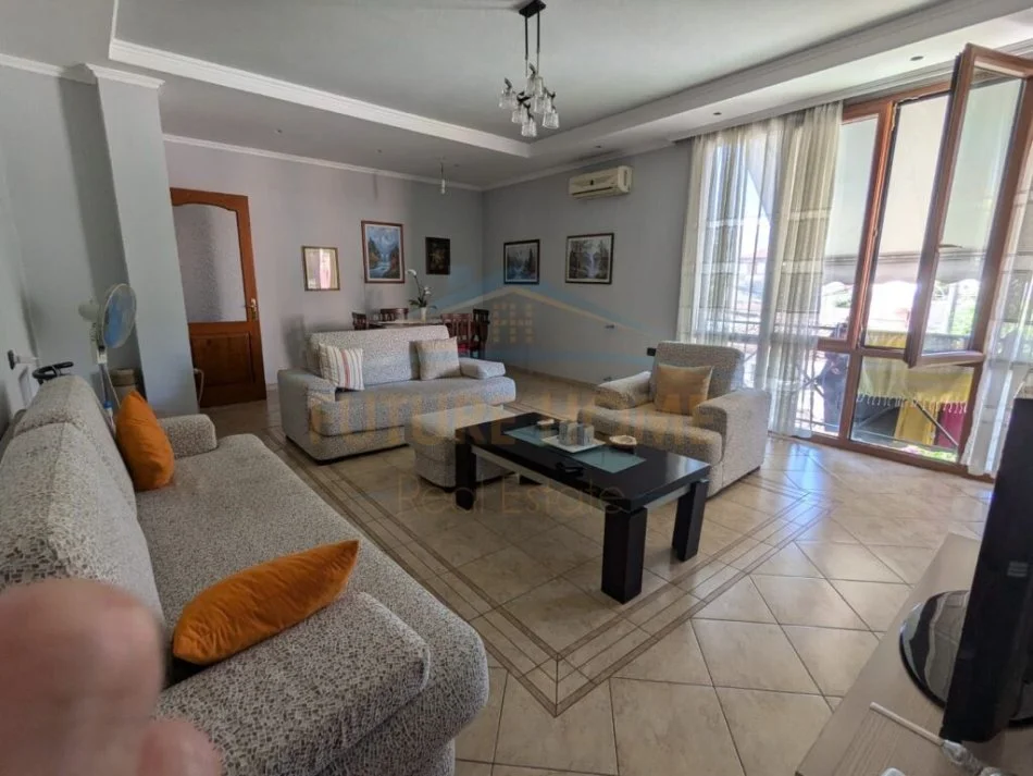 Tirane, jepet me qera apartament 2+1 Kati 1, 107 m² 600 € (RRUGA RIZA CEROVA)