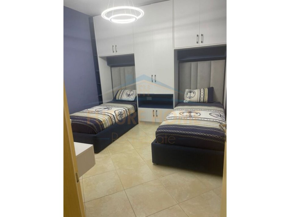 Durres, shitet apartament 2+1+Ballkon Kati 2, 105 m² 160.000 € (shkembi i kavajes)