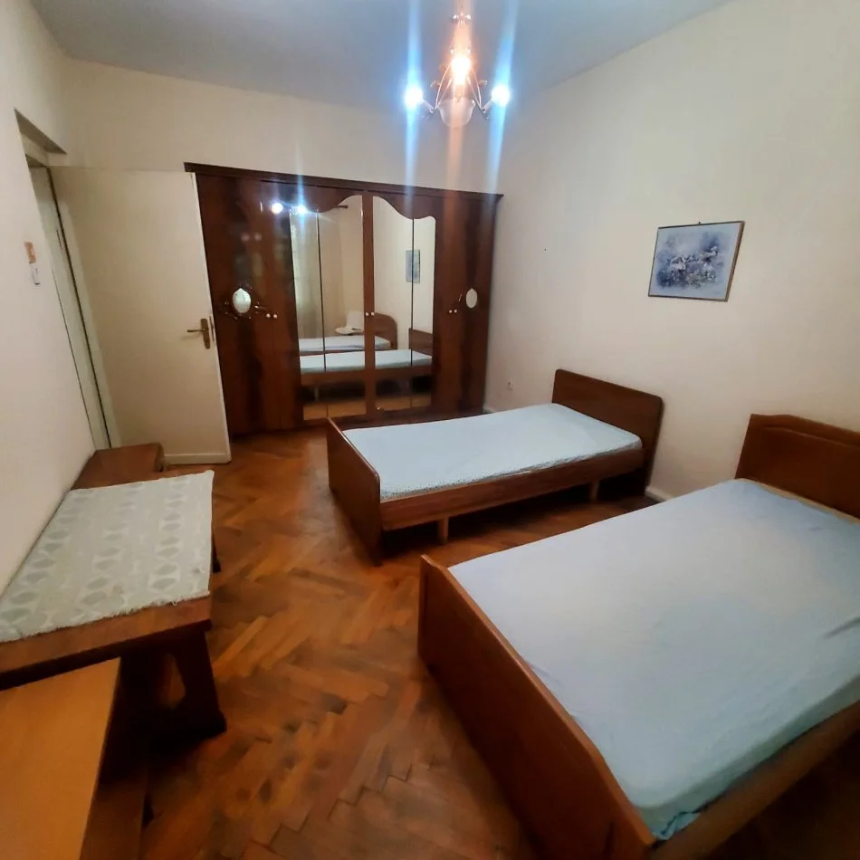Tirane, jepet me qera 2+1+Ballkon Kati 2, 75 m² 400 € (Medreseja)