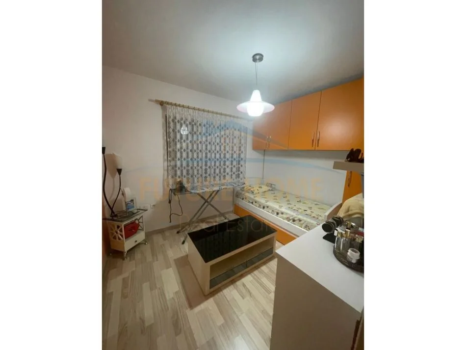 Tirane, jepet me qera apartament 3+1+Ballkon , 80 m² 1.000 € (RRUGA E ELBASANIT)