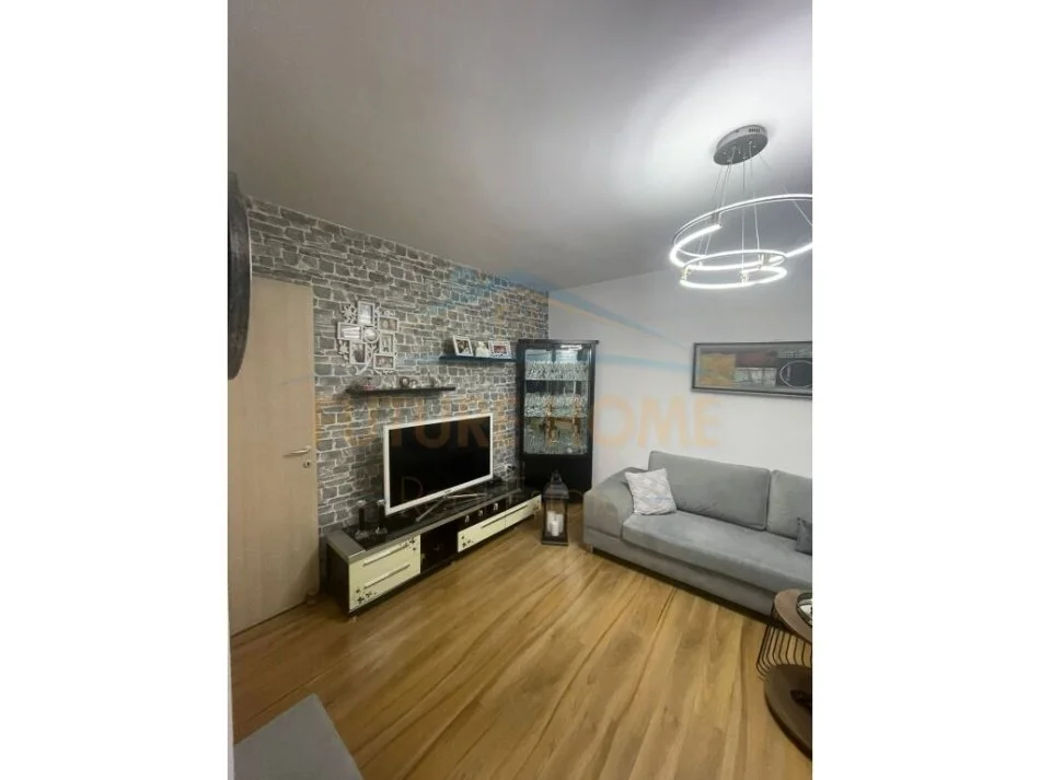 Tirane, jepet me qera apartament 3+1+Ballkon , 80 m² 1.000 € (RRUGA E ELBASANIT)