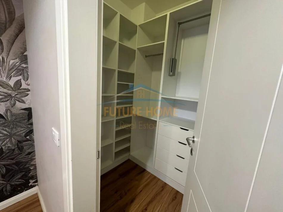 Tirane, jepet me qera apartament 2+1+Aneks+Ballkon Kati 2, 109 m² 1.000 € (Rruga e Kavajes)