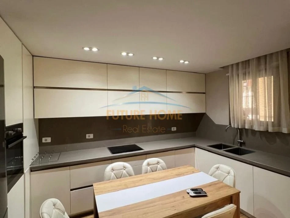 Tirane, jepet me qera apartament 2+1+Aneks+Ballkon Kati 2, 109 m² 1.000 € (Rruga e Kavajes)