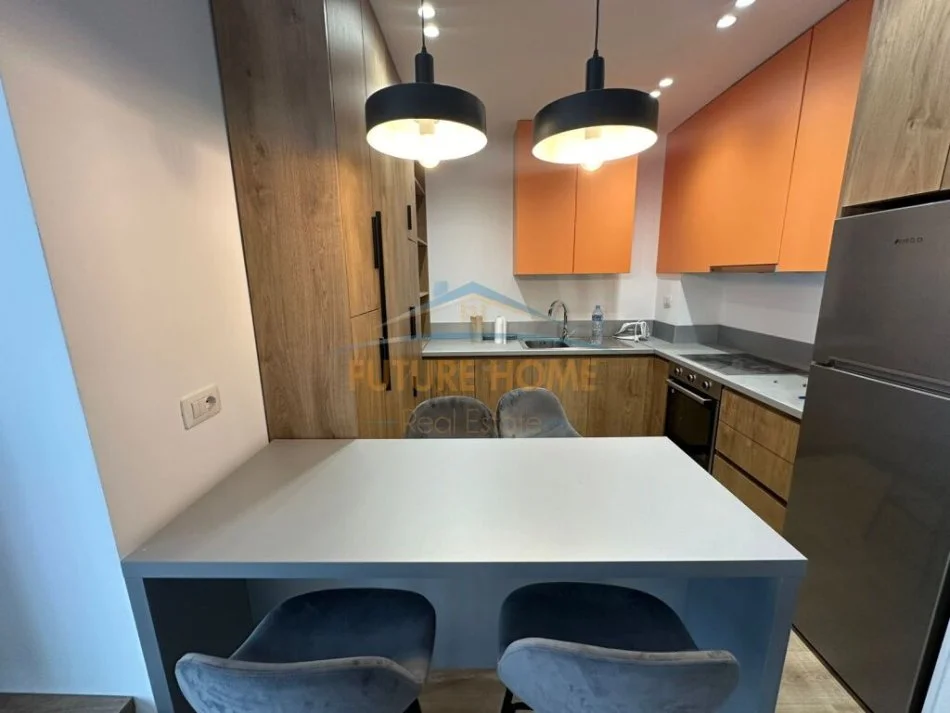 Tirane, jepet me qera apartament 1+1 Kati 4, 65 m² 750 € (Rruga Barrikadave)