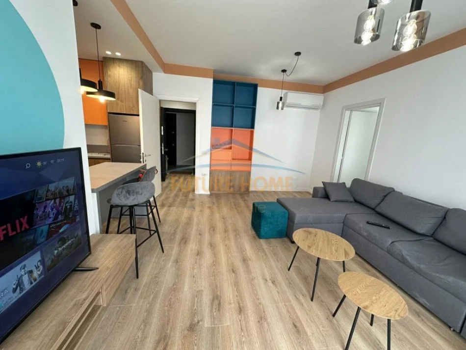 Tirane, jap me qera apartament 1+1 Kati 4, 65 m² 750 € (Rruga e Barikadave)