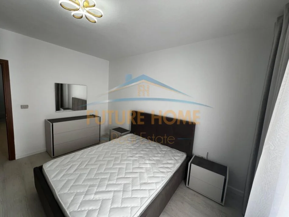 Tirane, jepet me qera apartament 1+1 Kati 3, 60 m² 650 € (Komuna e Parisit)