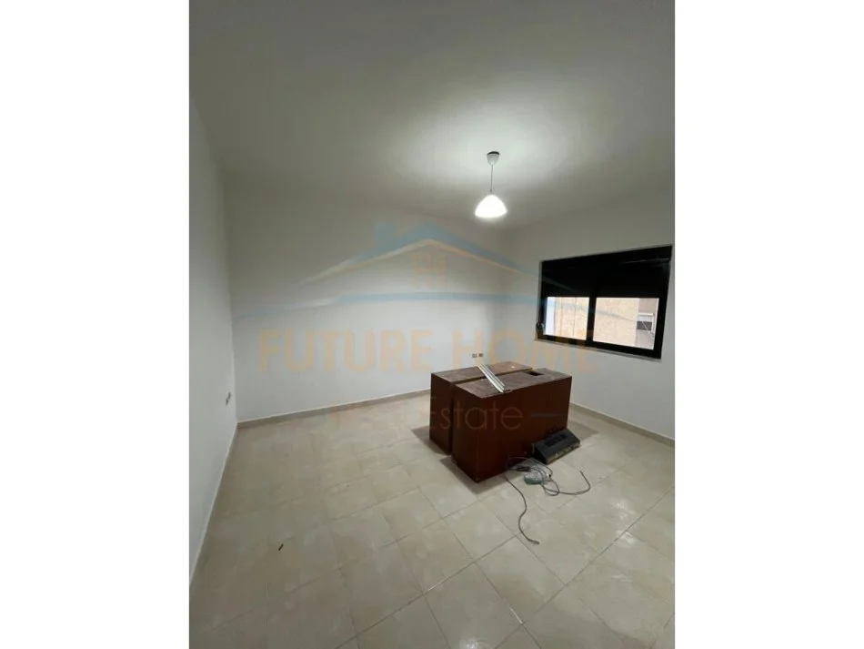 Tirane, shitet apartament 1+1 Kati 4, 56 m² 110.000 € (Ali Demi)