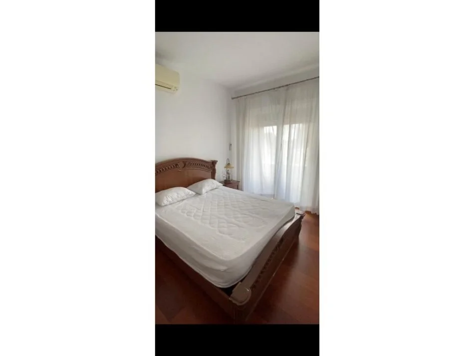 Tirane, jepet me qera apartament 2+1 Kati 6, 160 m² 1.000 € (Rruga e Kavajes)