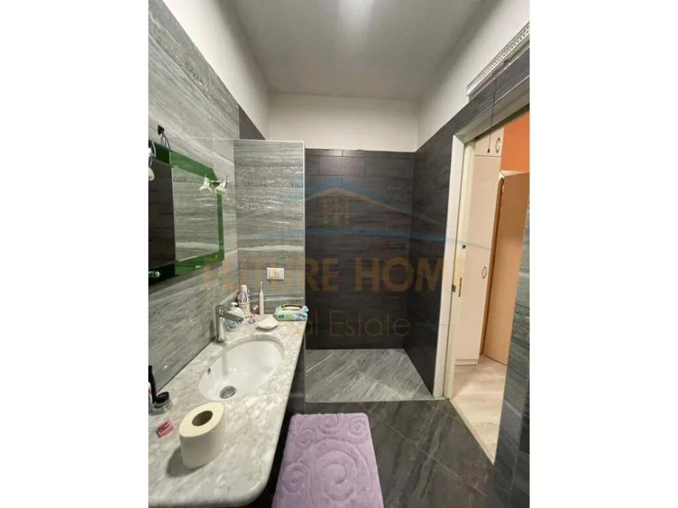 Tirane, shitet apartament 2+1+Ballkon Kati 4, 71 m² 165.000 € (Kopshti Zoologjik)
