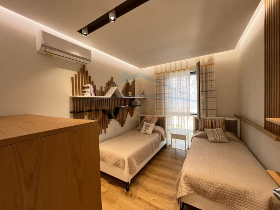 Durres, shitet apartament 2+1+Ballkon Kati 1, 100 m² 320.000 € 