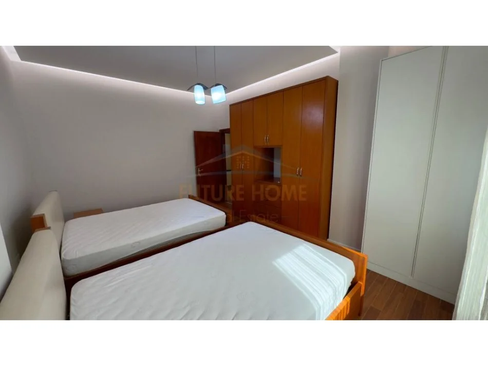 Tirane, jepet me qera apartament 2+1 Kati 3, 119 m² 900 € (Liqeni I thate)