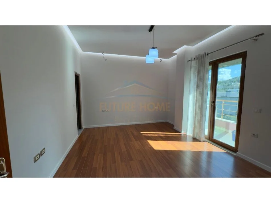 Tirane, jepet me qera apartament 2+1 Kati 3, 120 m² 900 € (Liqeni i Thate, Tirane)