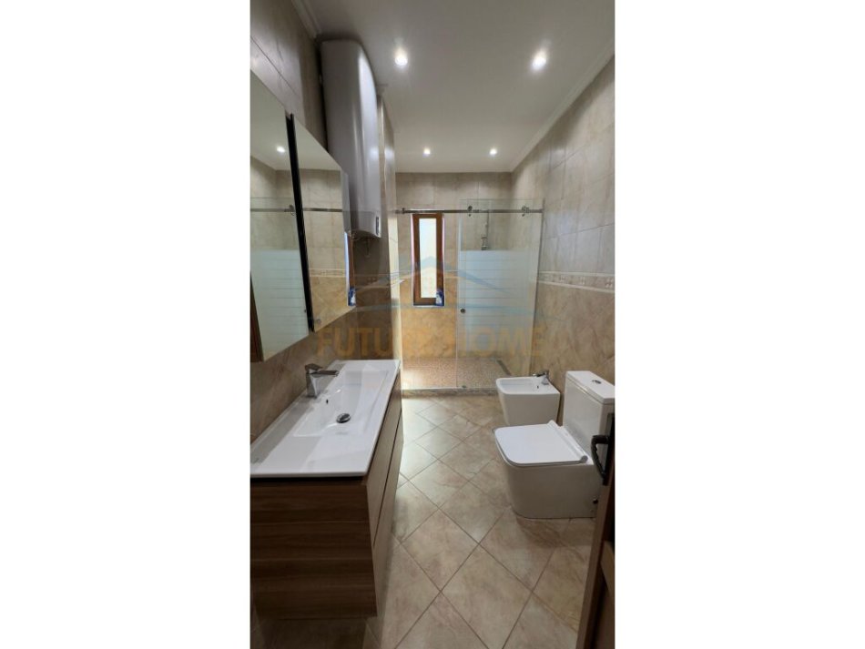 Tirane, jepet me qera 2+1 Kati 3, 120 m² 900 € (Liqeni i Thate)