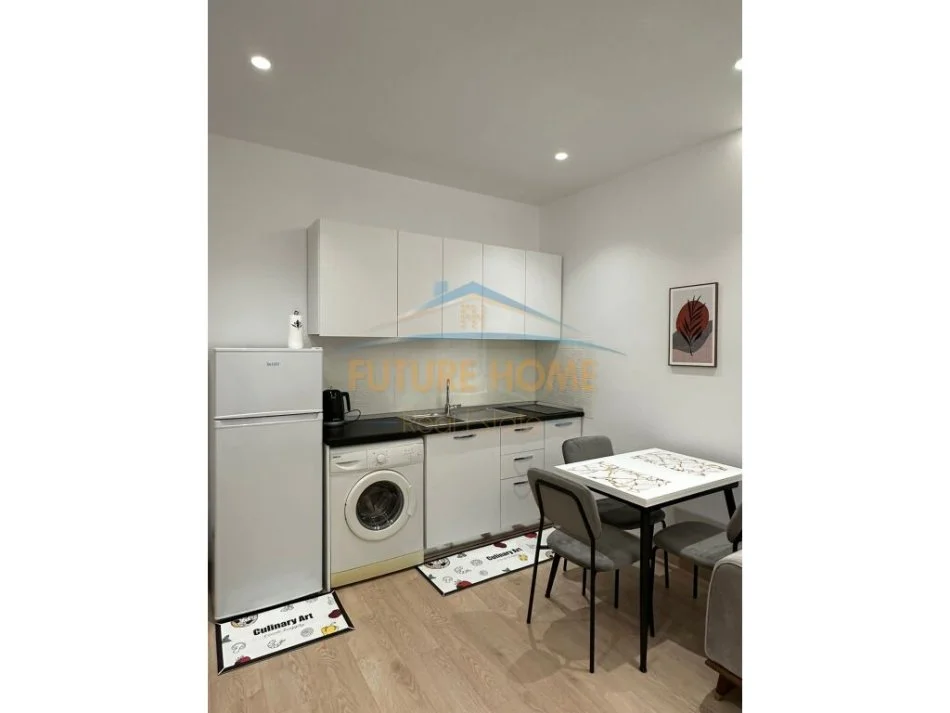 Tirane, jepet me qera apartament 1+1 Kati 2, 40 m² 800 € (Blloku)